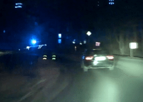Divoká honička skončila až srážkou s policejním vozem