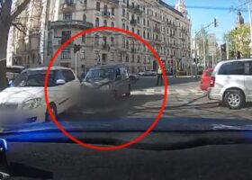 Opilec způsobil dvě nehody, díky svědkovi ale policistům neujel