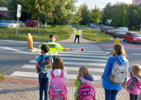 V Líšni pomohl řidič ztracené holčičce, přivolal strážníky