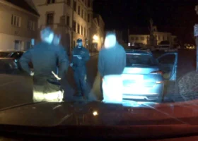 Mladistvý vzal příbuznému auto a vyrazil s kamarádem na vyjížďku