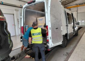 Celníci na D2 zadrželi 930 litrů nafty určené k topení