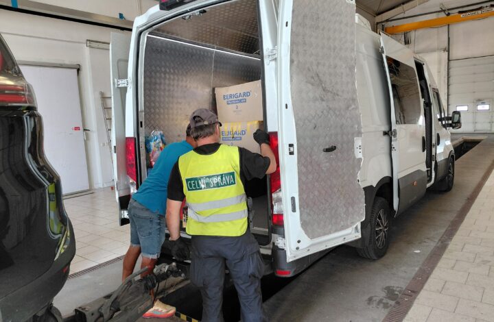 Celníci na D2 zadrželi 930 litrů nafty určené k topení